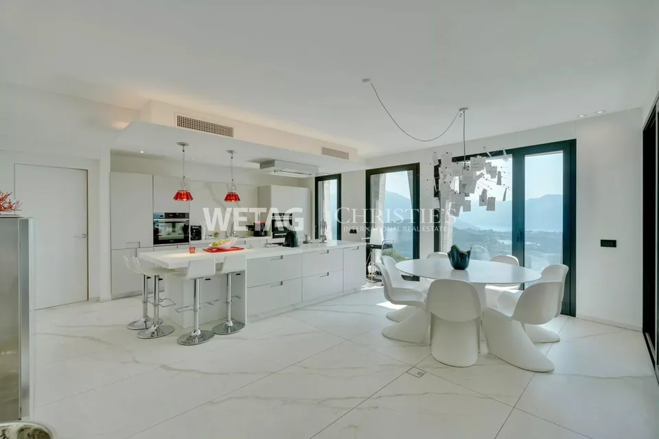 Zum Verkauf in Lugano-Vernate: Moderne Attikawohnung mit spektakulärer Aussicht auf den Luganersee & privatem Garten