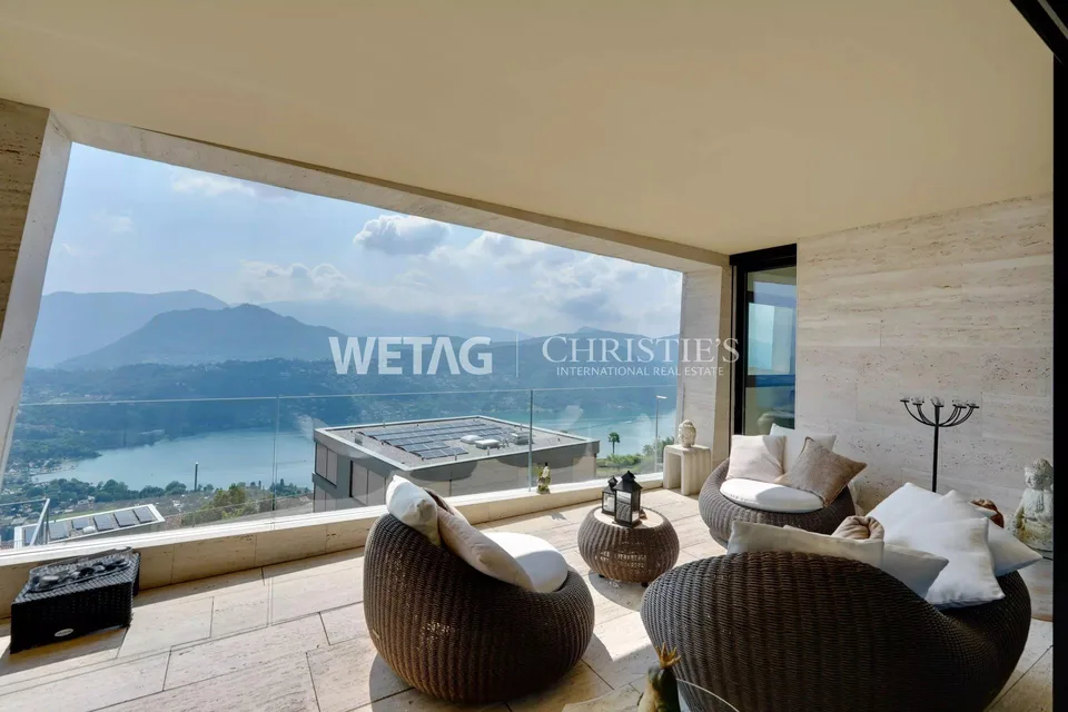 Zum Verkauf in Lugano-Vernate: Moderne Attikawohnung mit spektakulä...