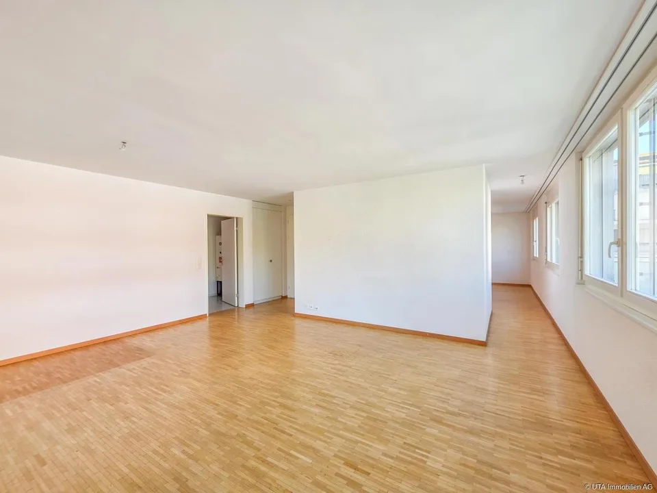 Attraktive Wohnung mit Loggia an urbaner, zentraler Lage