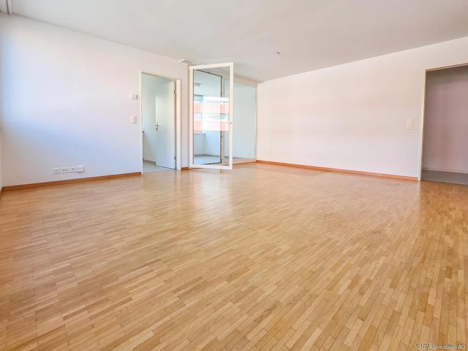 Attraktive Wohnung mit Loggia an urbaner, zentraler Lage