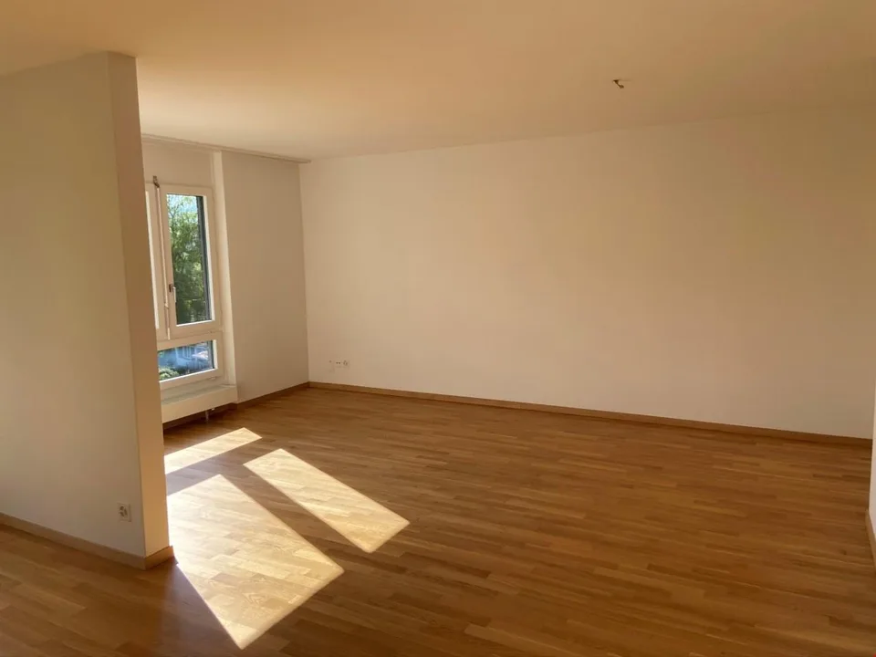 Helle 3.5 Zimmer Wohnung mit Balkon