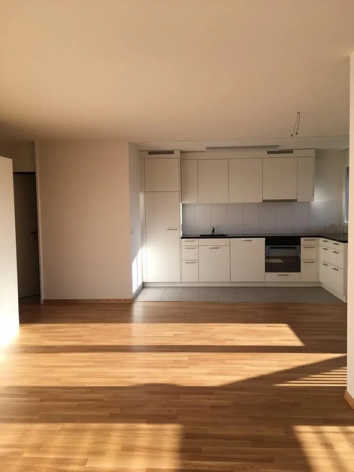 Helle 3.5 Zimmer Wohnung mit Balkon