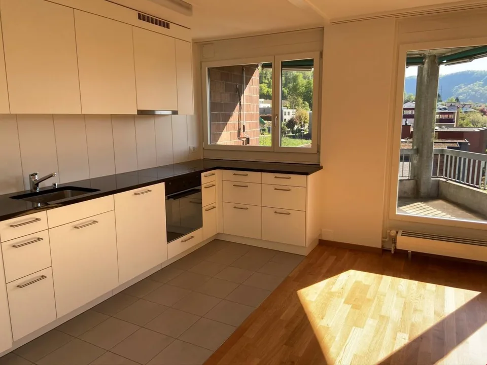 Helle 3.5 Zimmer Wohnung mit Balkon