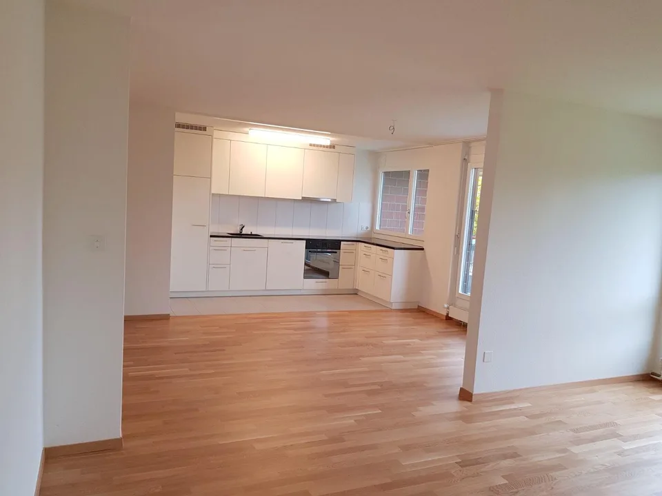 Moderne 4.5 Zimmer Wohnung mit Balkon