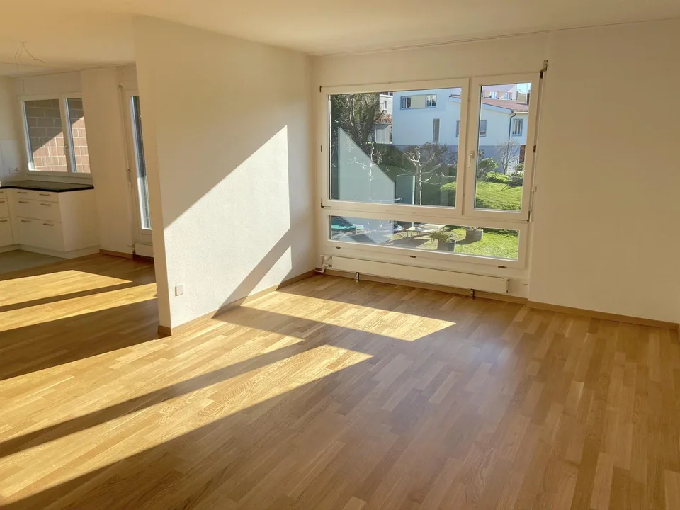 Moderne 4.5 Zimmer Wohnung mit Balkon