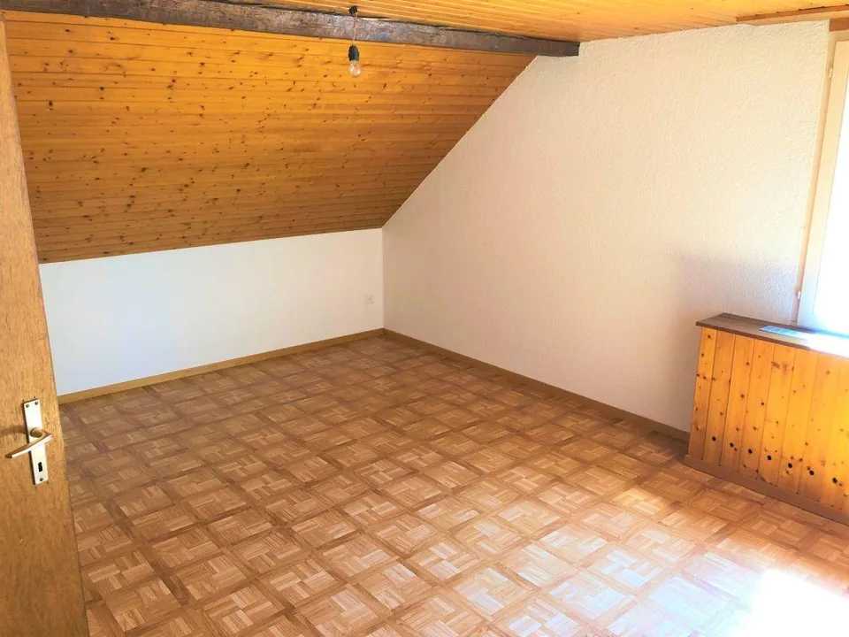 Grosszügige 3,5 Zimmer-Dachwohnung