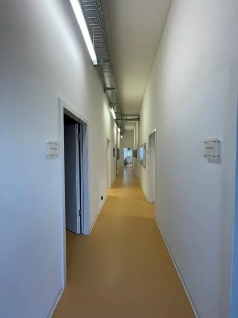 Voll ausgebaute Praxisräume im EG (266m2), inkl. 8 Parkplätzen – photo 6 sur 11
