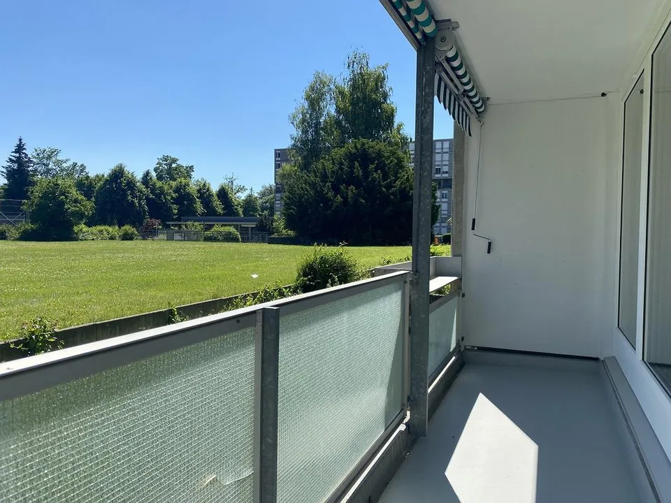 Wunderschöne 3.5 Zimmer Wohnung mit Aussicht ins Grüne