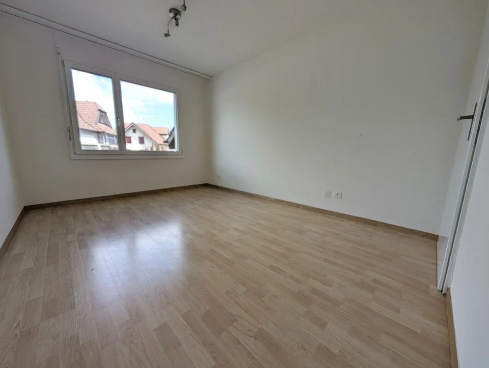 Renovierte 2.5 Zimmer-Wohnung im Hochparterre