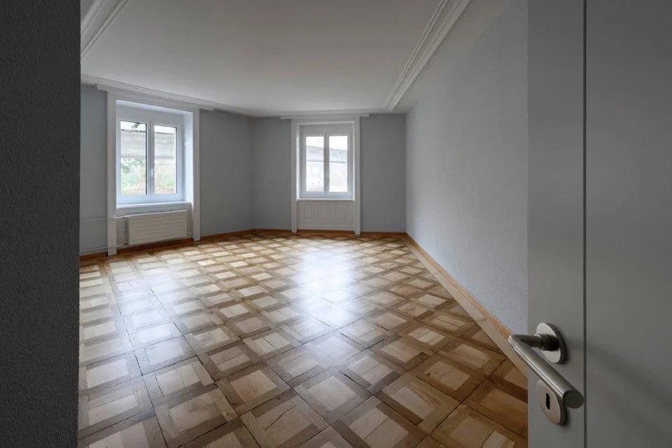 Charmante 3.0 Zimmer-Altbauwohnung – komplett neu ausgebaut an zentral