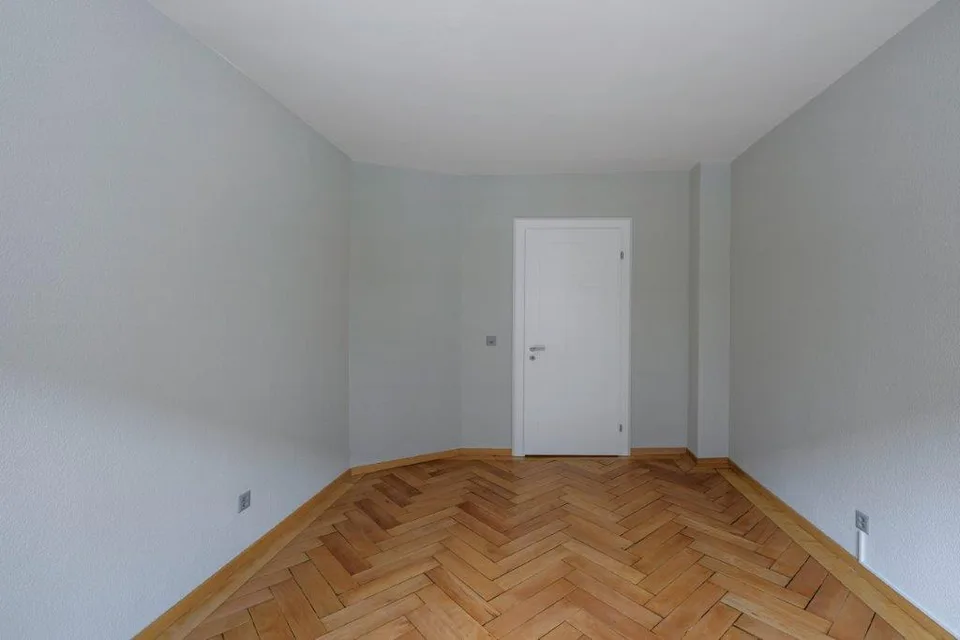Charmante 3.0 Zimmer-Altbauwohnung – komplett neu ausgebaut an zentral