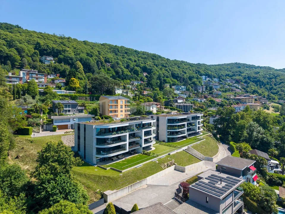 ATTICO CON SPLENDIDA VISTA LAGO A MONTAGNOLA | PENTHOUSE WITH STUNN...