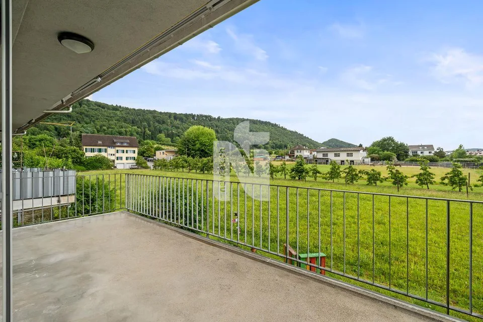 Familienfreundliche Maisonettewohnung mit grossem Balkon und wunderschöner Weitsicht