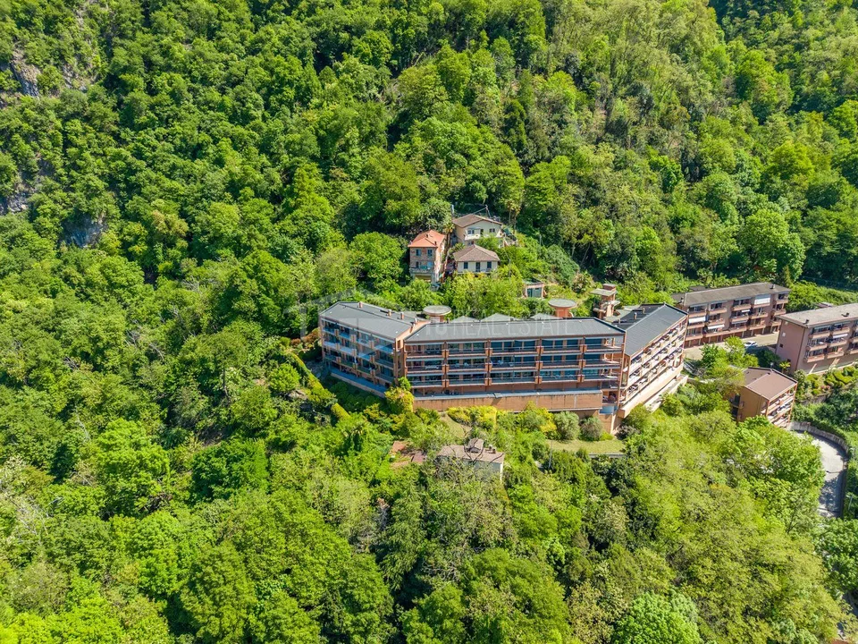 Elegante appartamento di 190 m² con vista lago e giardino privato |... – foto 12 di 13