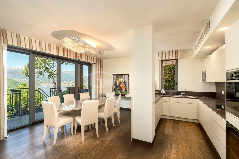 Elegante appartamento di 190 m² con vista lago e giardino privato |...
