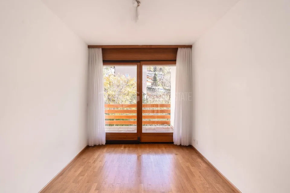 GERÄUMIGE 5,5-ZIMMER-VILLA IM GRÜNEN, NUR EINEN KATZENSPRUNG VON DER STADT ENTFERNT – Foto 15 von 15