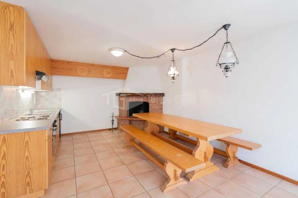 SPAZIOSA VILLA DI 5.5 LOCALI IMMERSA NEL VERDE A DUE PASSI DALLA CI...