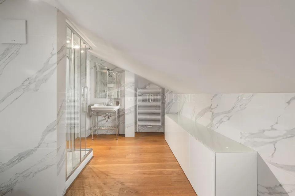 LUSSO E COMFORT : ATTICO 6.5 LOCALI CON VISTA PANORAMICA SU LUGANO ...