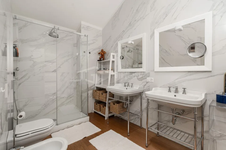 LUSSO E COMFORT : ATTICO 6.5 LOCALI CON VISTA PANORAMICA SU LUGANO ...