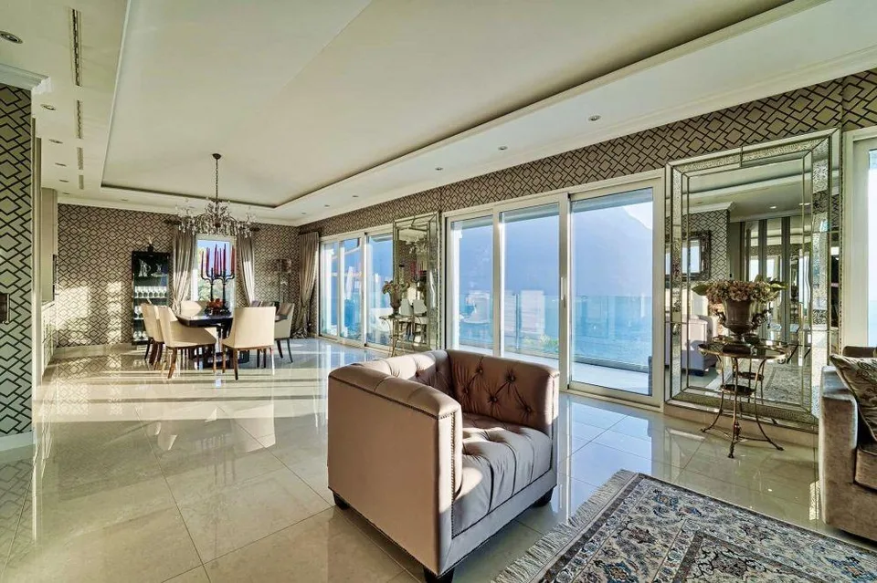 Elegante Attico di lusso con panoramica vista lago | Elegant luxury...