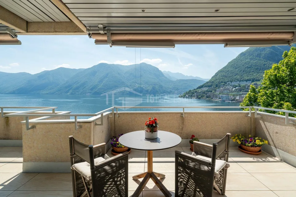 ELEGANTE ATTICO AL 12° PIANO NEL CUORE DI LUGANO | ELEGANT 12TH FLO...