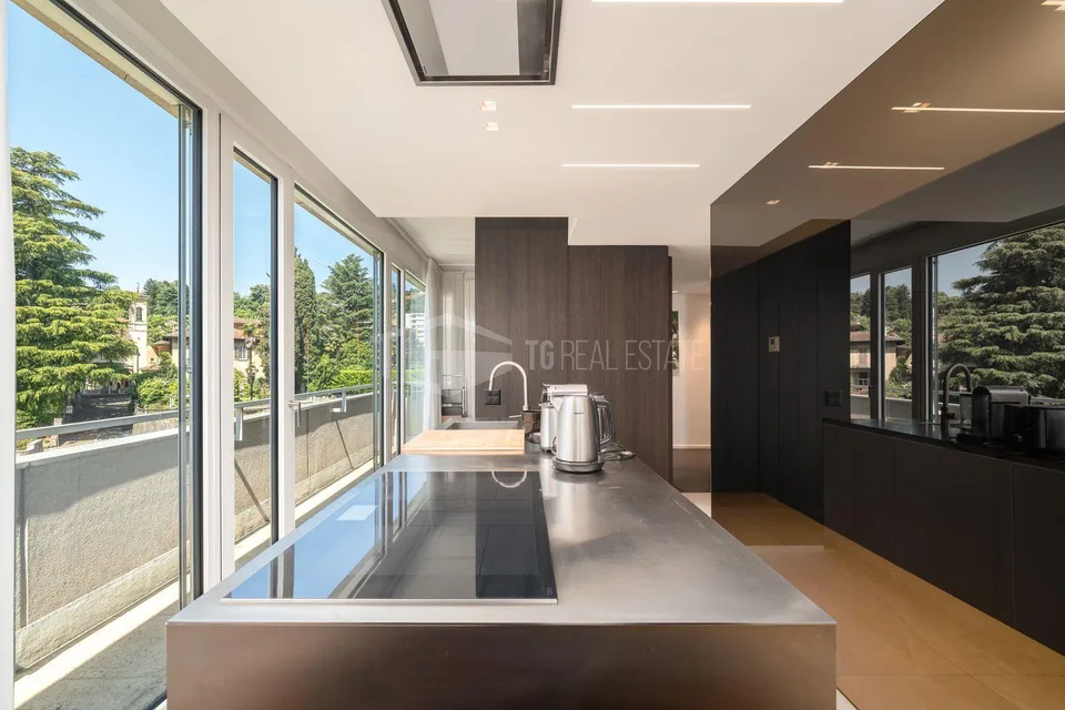 ELEGANT 12TH FLOOR PENTHOUSE IN THE HEART OF LUGANO | ELEGANTE ATTI... – Foto 7 von 13
