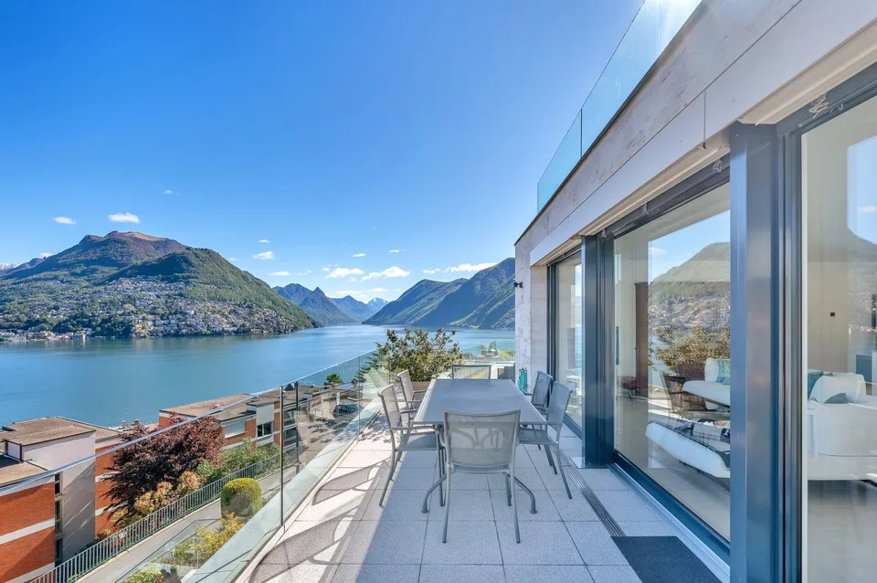 4.5 locali da sogno con terrazze vista lago | 4.5 dream rooms with ...
