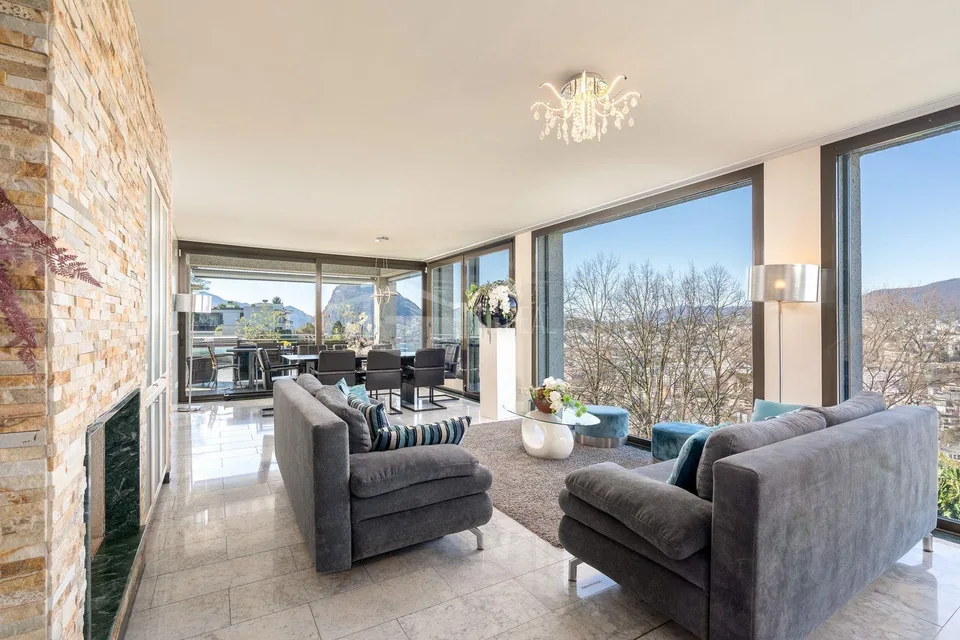 ELEGANTE VILLA CON VISTA LAGO E PISCINA A RUVIGLIANA | ELEGANT VILL...