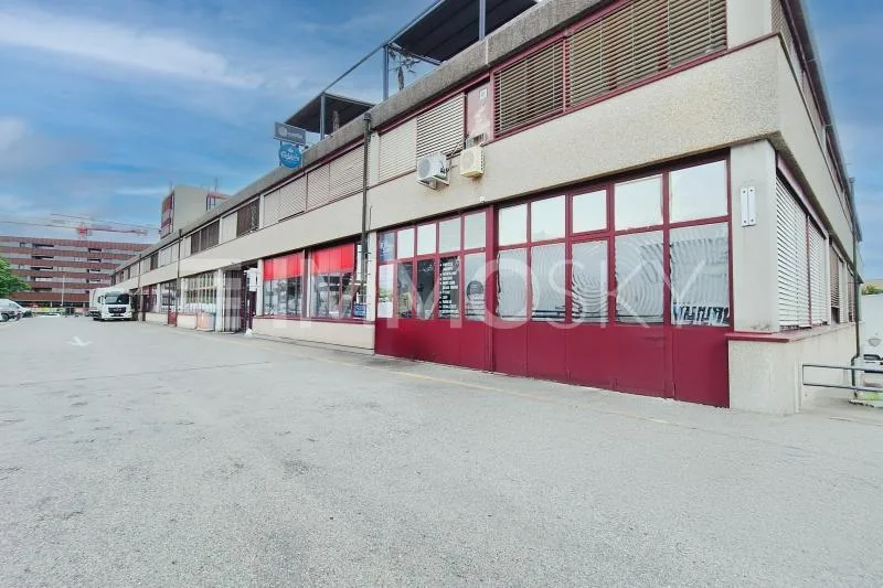 150m2 de surface commerciale en duplex à Nyon