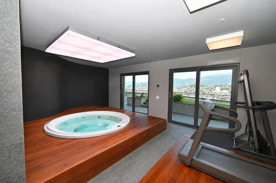 Elegante Appartamento con Terrazza e Vista Panoramica sul Lago e Monti – foto 21 di 22