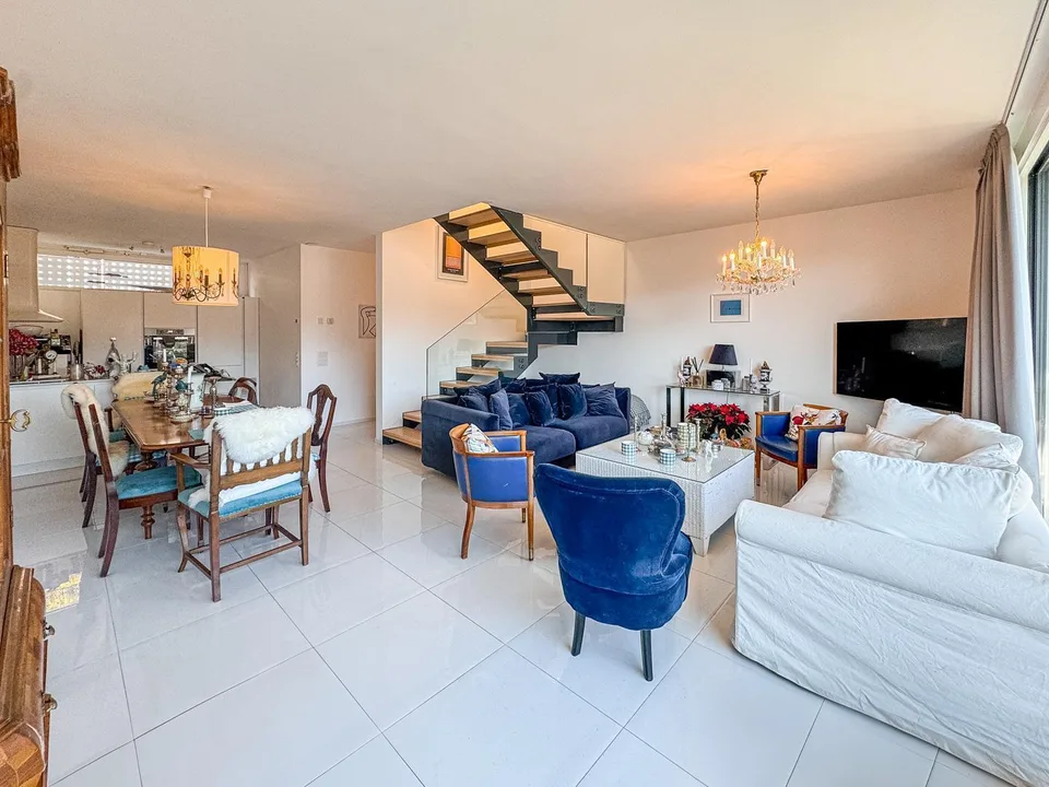 Moderna casa contigua con giardino ad Agno