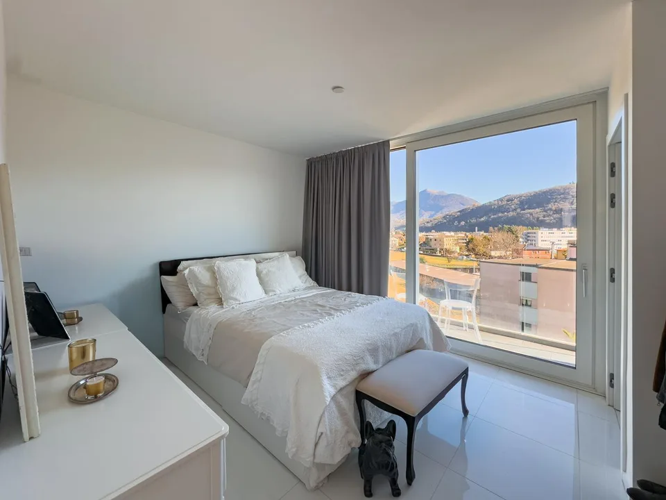 Moderna casa contigua con giardino ad Agno
