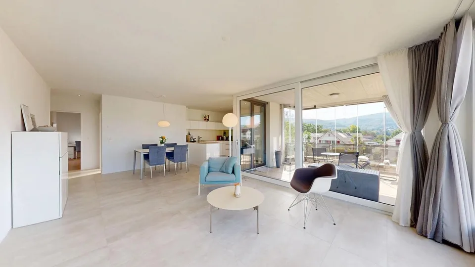 Moderne 4.5-Zimmer-Wohnung mit Einstellhallenplatz