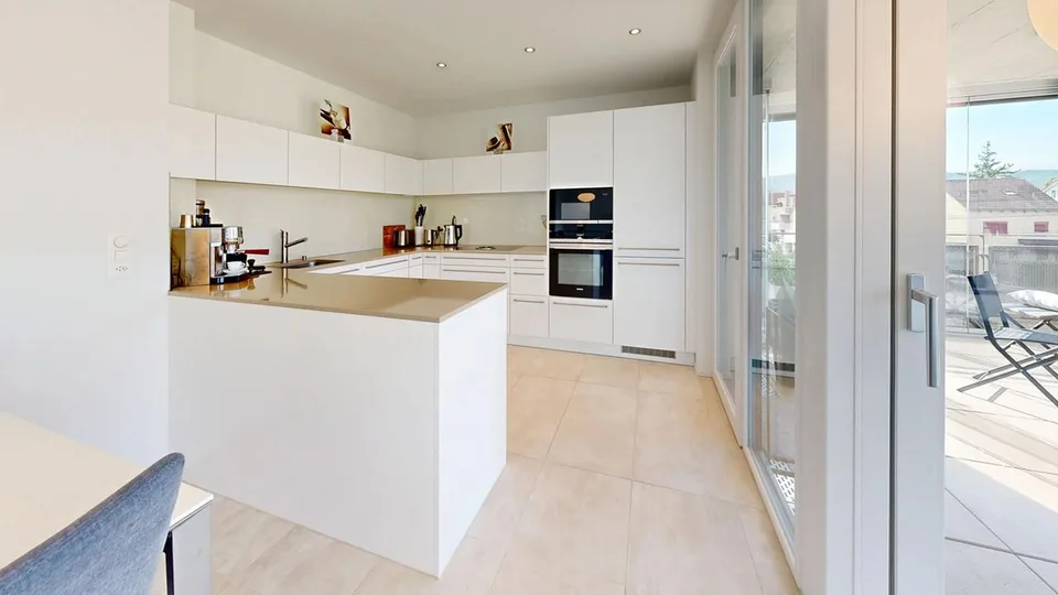Moderne 4.5-Zimmer-Wohnung mit Einstellhallenplatz