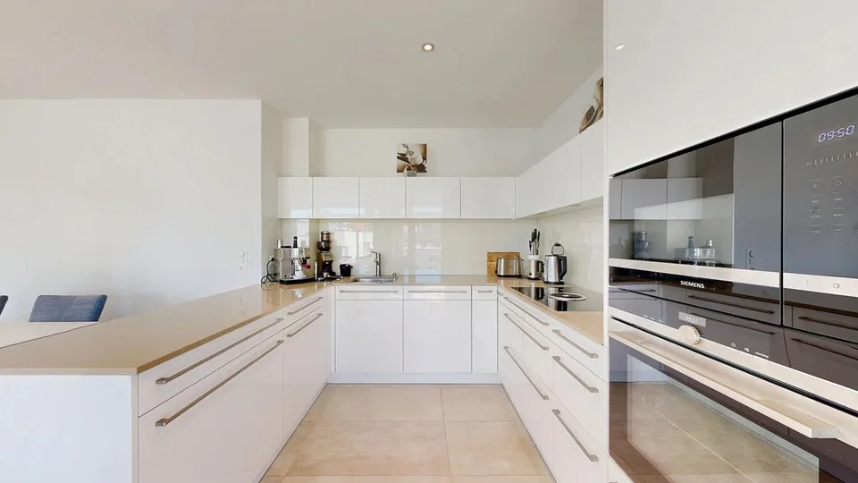 Moderne 4.5-Zimmer-Wohnung mit Einstellhallenplatz