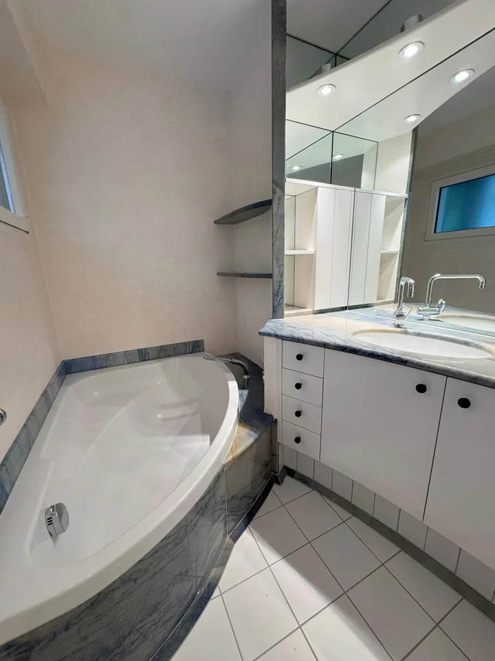 Grosszügige 5.5-Zi.-Wohnung mit privatem Garten & Terrasse