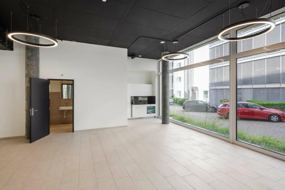 Hochwertige Büro-/Praxisfläche mit Top Anbindung - Spreitenbach