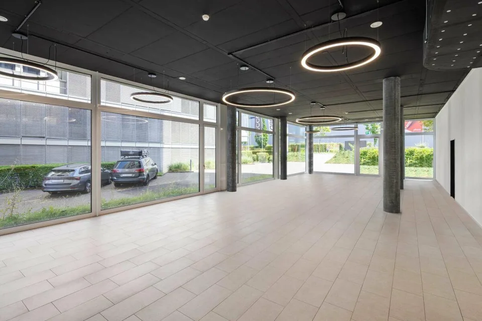 Hochwertige Büro-/Praxisfläche mit Top Anbindung - Spreitenbach