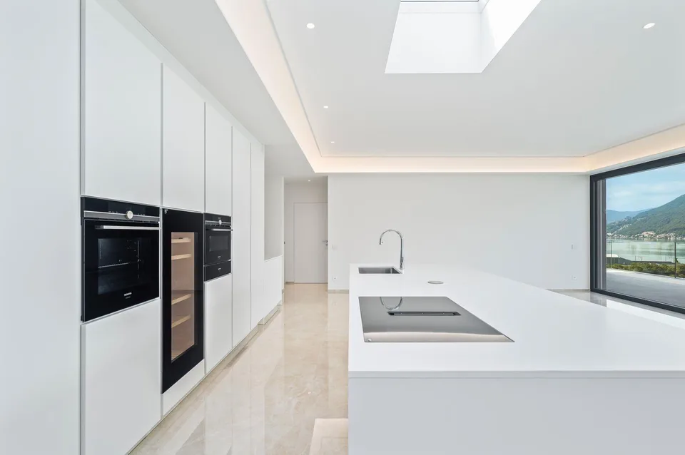PRESTIGETRÄCHTIGES DESIGNER-PENTHOUSE MIT TERRASSE MIT SEEBLICK