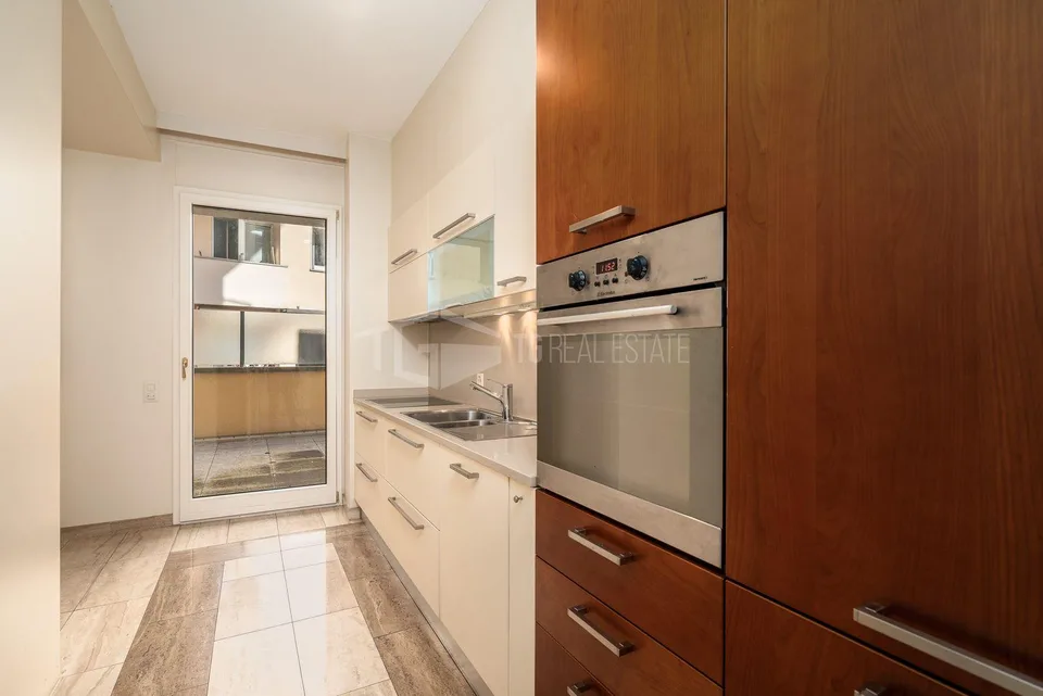 BEAUTIFUL FLAT WITH LARGE TERRACE AND LAKE VIEW – photo 9 of 15