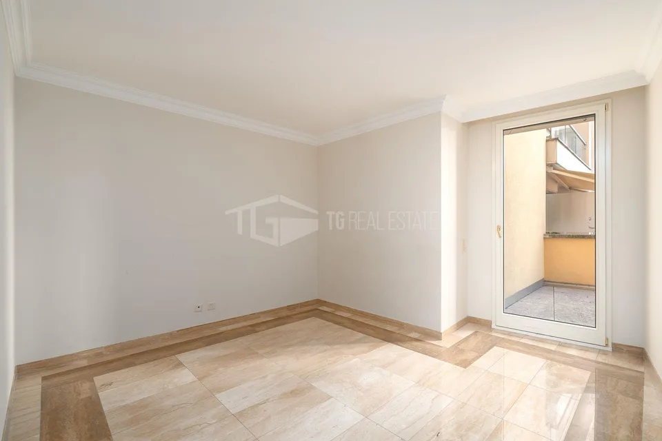 BEAUTIFUL FLAT WITH LARGE TERRACE AND LAKE VIEW – photo 13 of 15