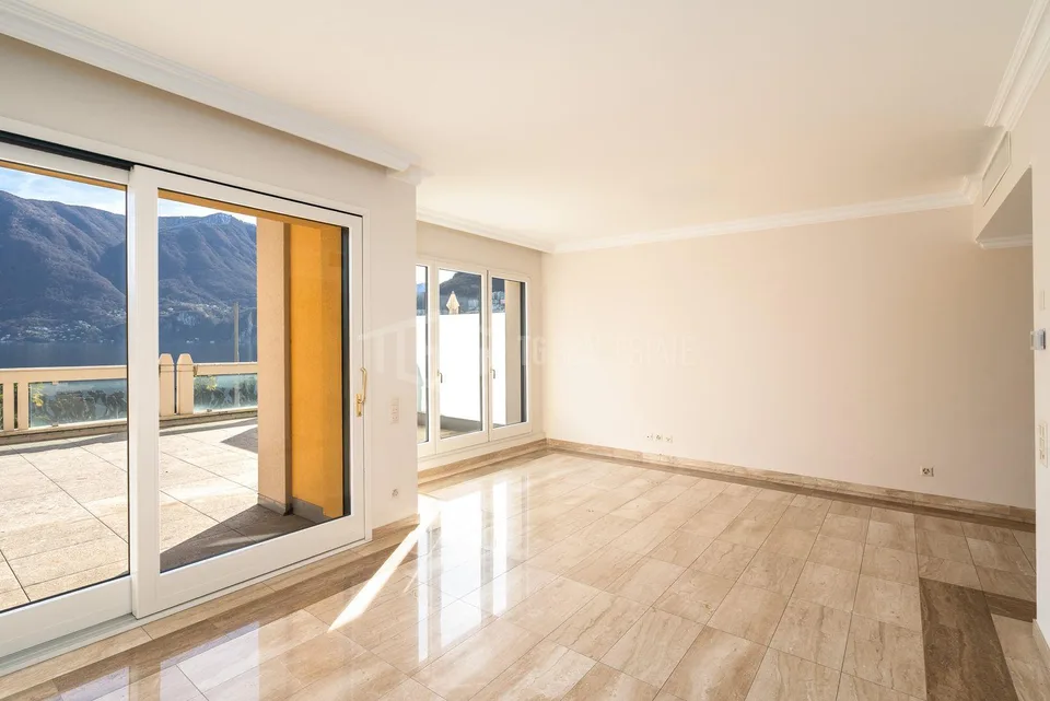 BEAUTIFUL FLAT WITH LARGE TERRACE AND LAKE VIEW – photo 6 of 15