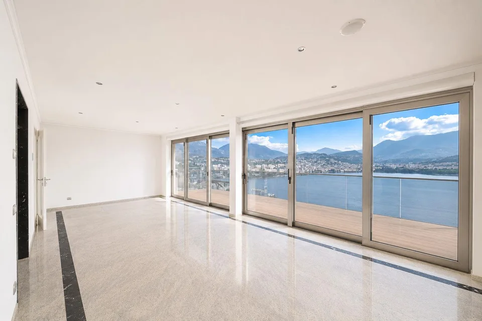 ATTICO DI 5.5 LOCALI CON MERAVIGLIOSA VISTA LAGO | 5.5-ROOM PENTHOU...