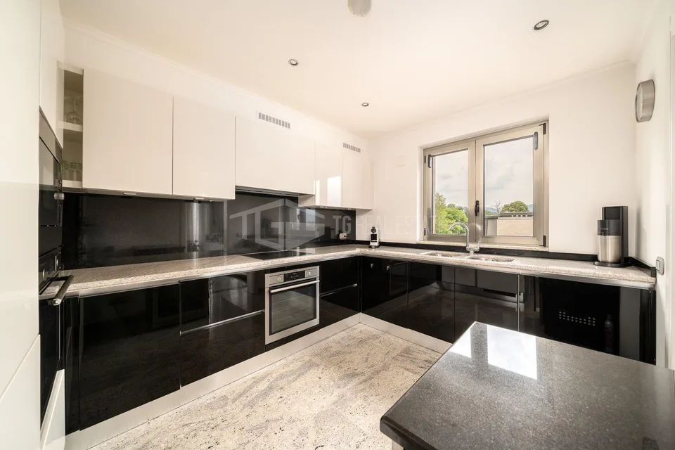 ATTICO DI 5.5 LOCALI CON MERAVIGLIOSA VISTA LAGO | 5.5-ROOM PENTHOU... – photo 8 sur 17