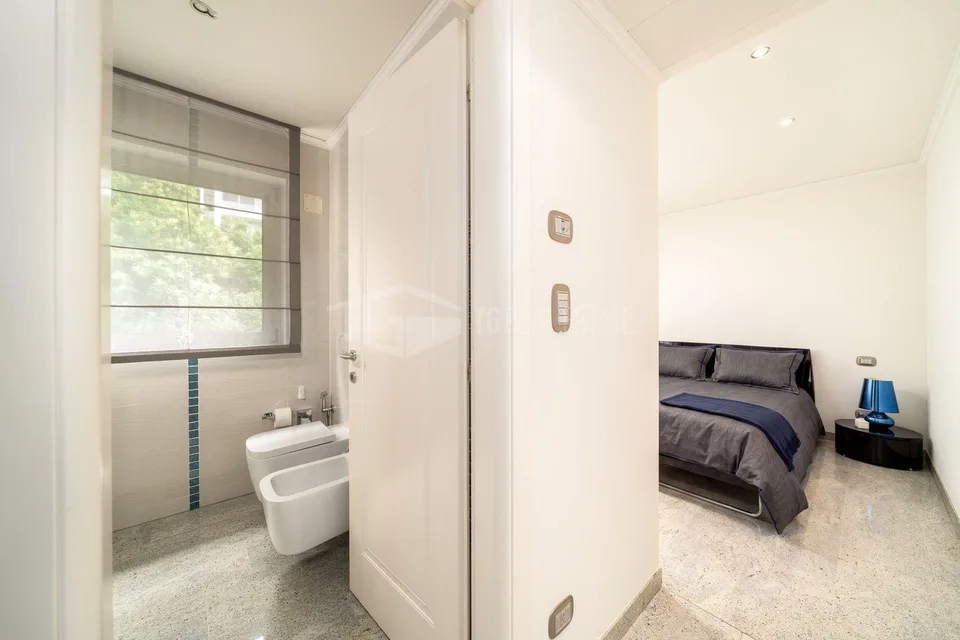 ATTICO DI 5.5 LOCALI CON MERAVIGLIOSA VISTA LAGO | 5.5-ROOM PENTHOU... – photo 12 sur 17