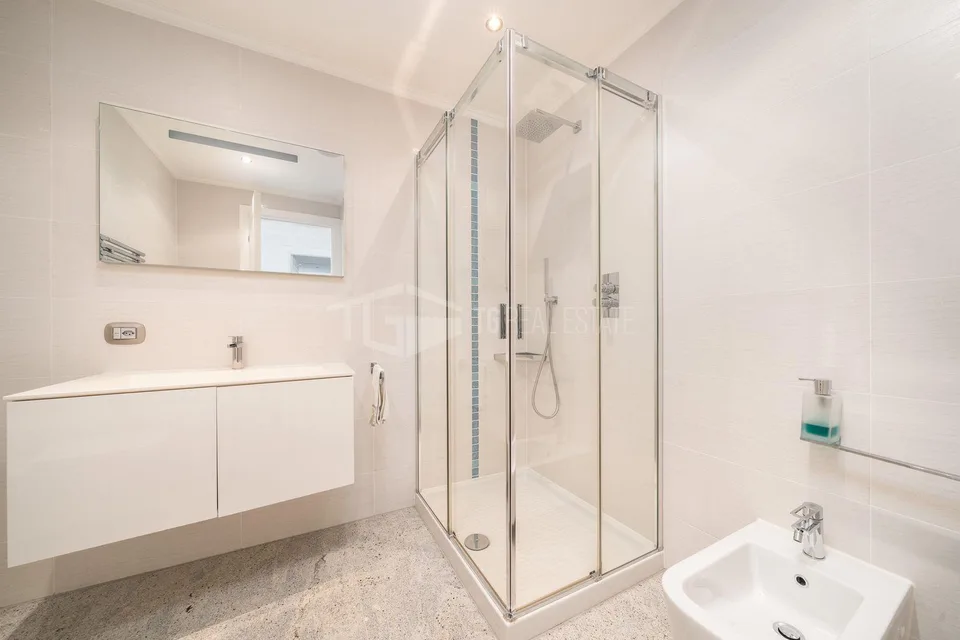 ATTICO DI 5.5 LOCALI CON MERAVIGLIOSA VISTA LAGO | 5.5-ROOM PENTHOU... – photo 14 sur 17