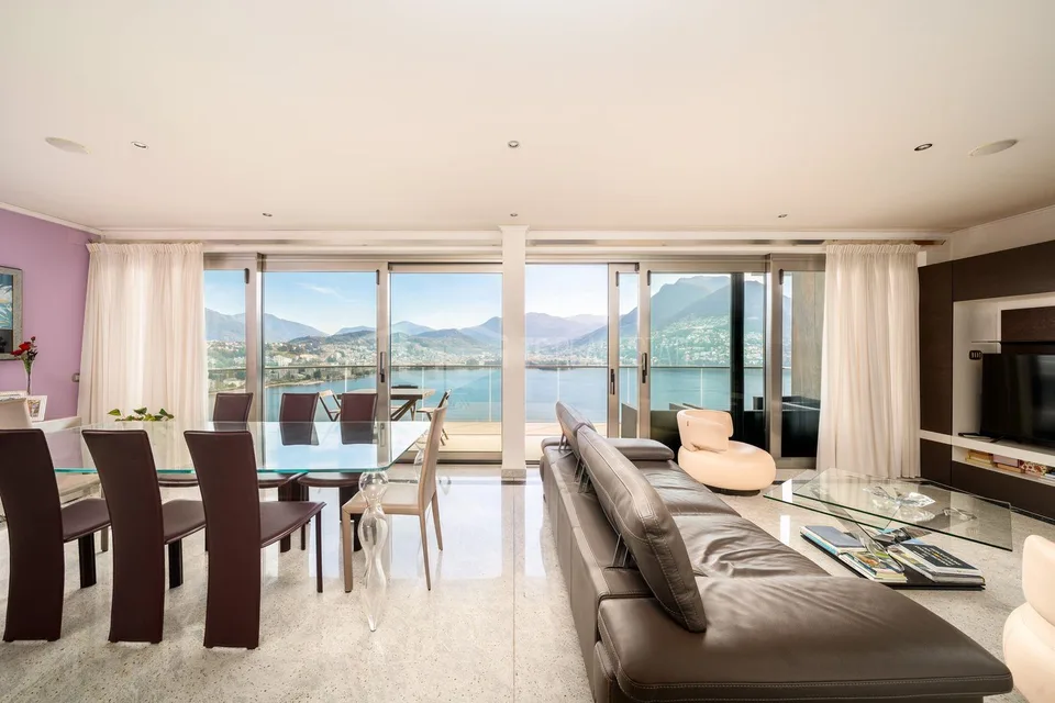 ATTICO DI 5.5 LOCALI CON MERAVIGLIOSA VISTA LAGO | 5.5-ROOM PENTHOU...