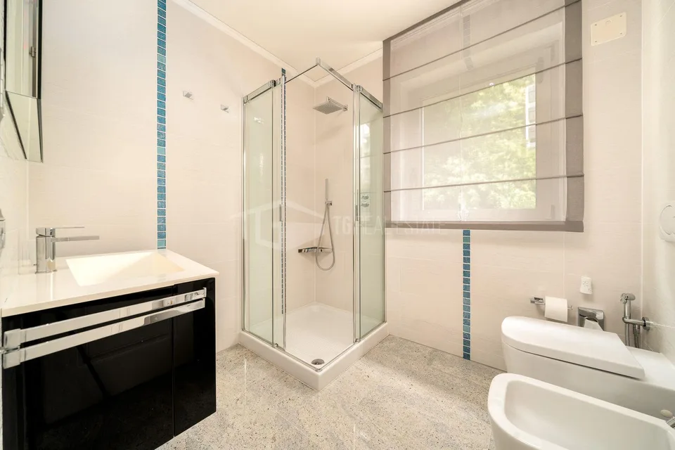 ATTICO DI 5.5 LOCALI CON MERAVIGLIOSA VISTA LAGO | 5.5-ROOM PENTHOU... – photo 13 sur 17