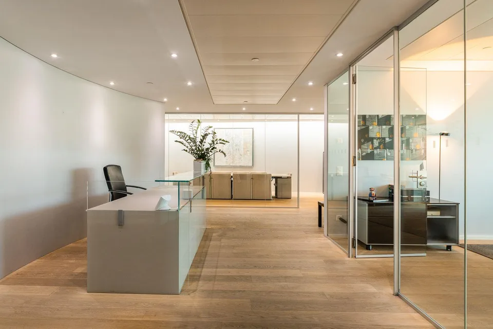 UFFICIO DI RAPPRESENTAZA CON VISTA LAGO | REPRESENTATIVE OFFICE WIT...