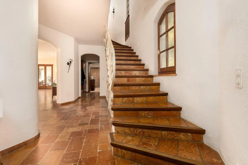 A corner of paradise - Mediterranean elegance with a lake view